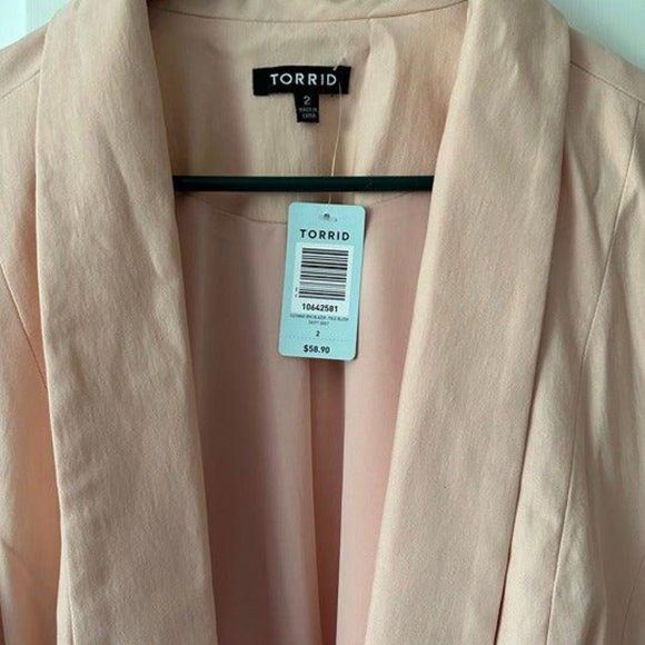 NWT Torrid Cutaway Blazer Pale‎ Blush, Size 2 - Picture 3 of 4